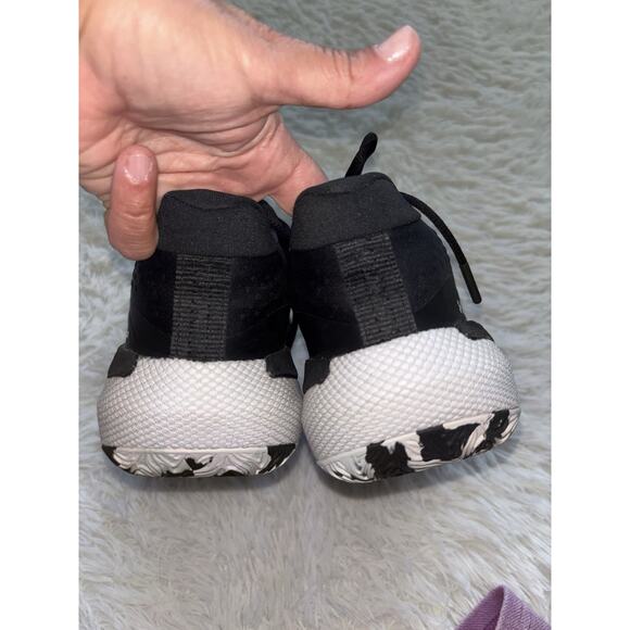 Under Armour women's sz. 8.5 high top basketball sneakers. Great pair & conditio - Picture 10 of 11